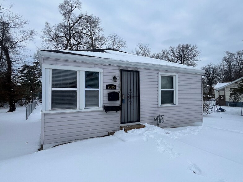 Building Photo - 2505 Crescent Ave