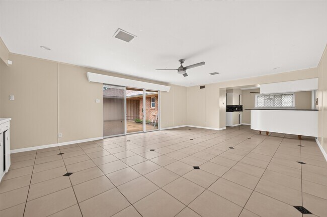 Building Photo - 4002 Mischire Dr