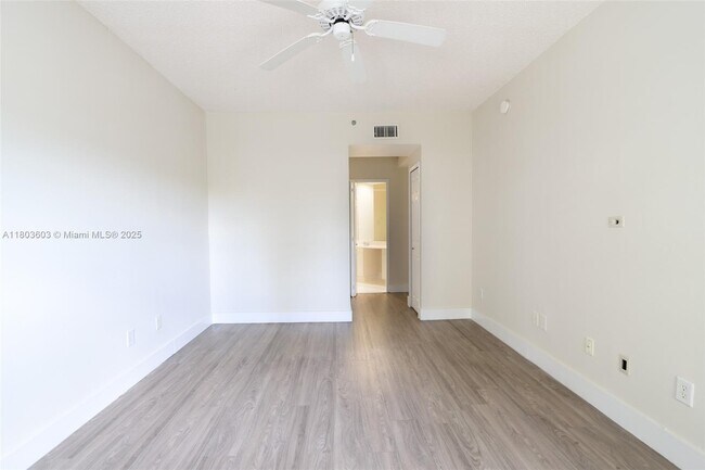 Building Photo - 3245 NE 184th St