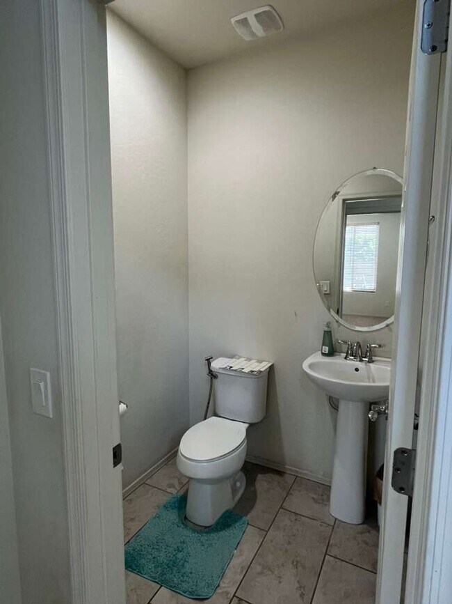 Building Photo - Gorgeous 4 Bed 3.5 Bath Peoria home with EV charging