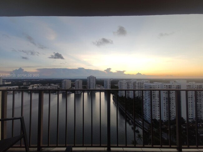 Building Photo - 18181 NE 31st Ct