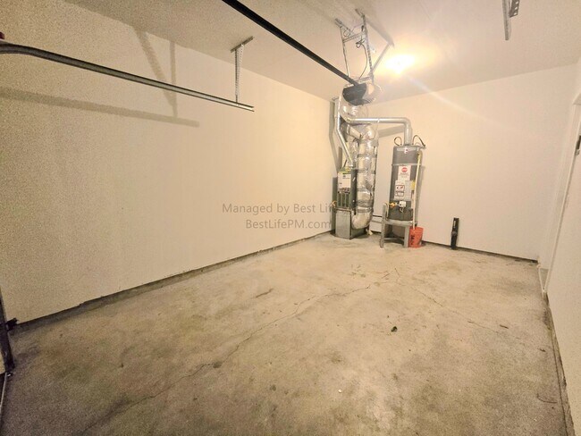 Building Photo - 17923 SW Niks Dr