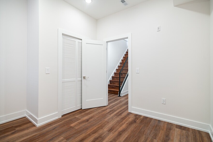 Building Photo - 212 Manheim St