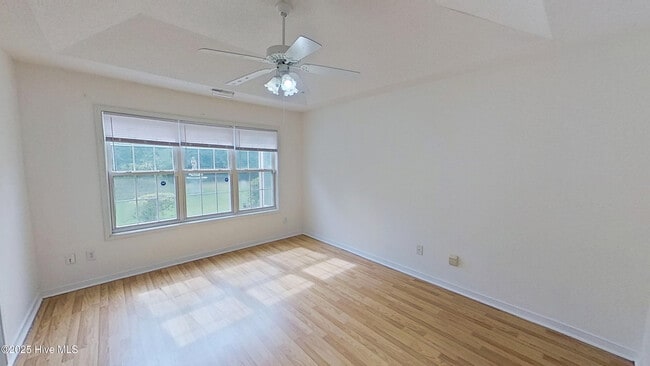 Building Photo - 303 Putnam Dr