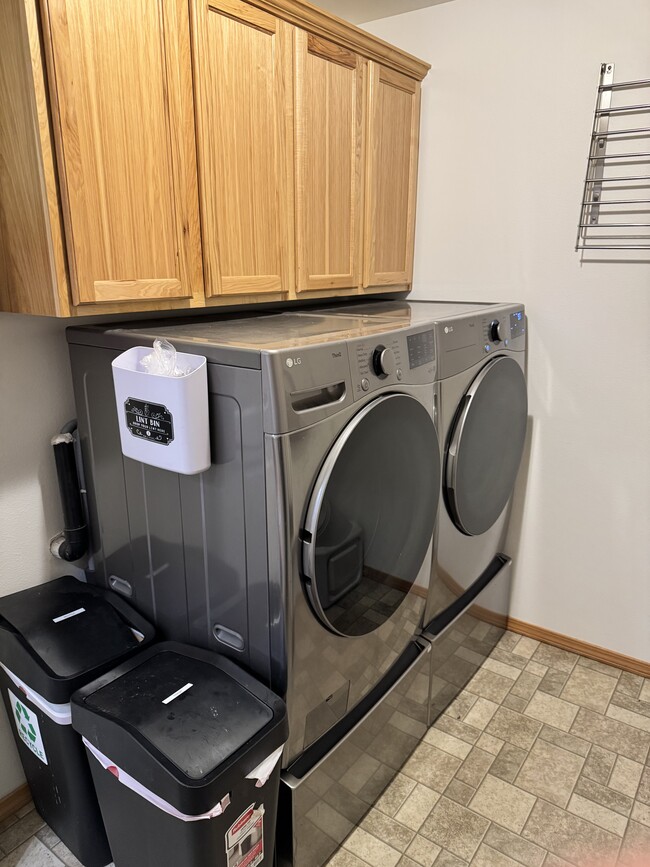 Building Photo - 3042 SW Indian Pl