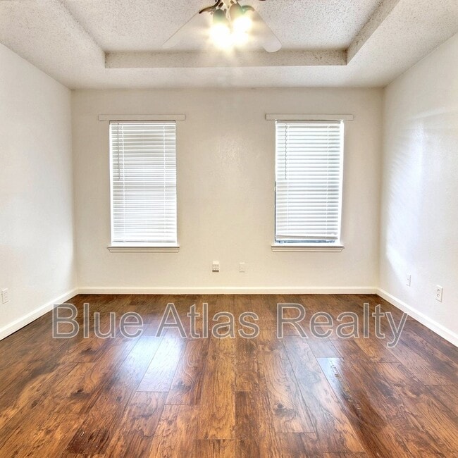 Building Photo - 916 Hilltop Dr