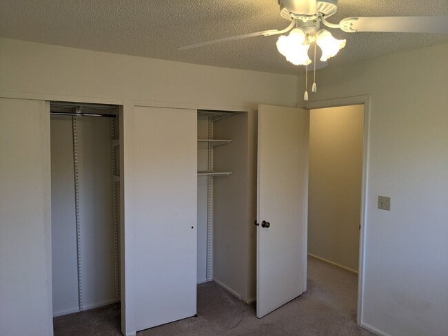 Building Photo - Stunning Golden Townhouse On Top of The World!