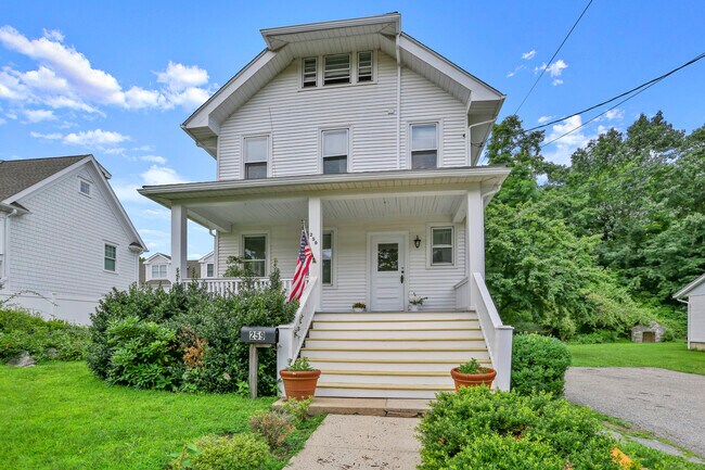 Primary Photo - 259 Bruce Park Ave