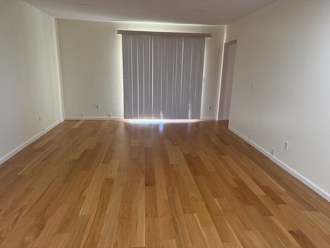 Building Photo - 519 San Remo St