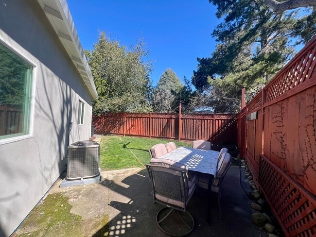 Building Photo - 13090 Heath St