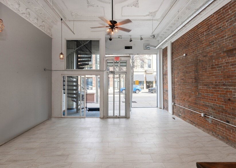 Building Photo - 1606 2nd Ave