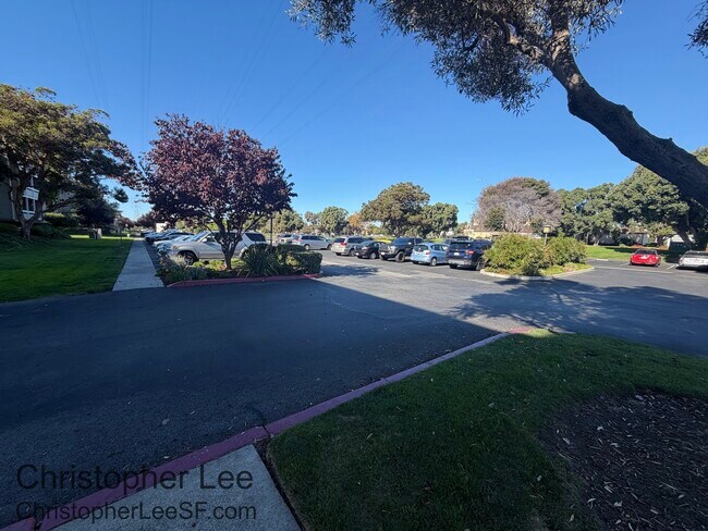 Building Photo - 1081 Beach Park Blvd