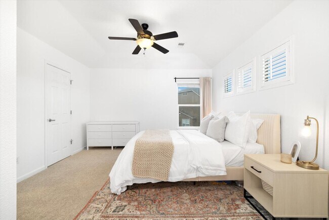 Building Photo - 3 Bed 3 Bath Castle Rock Townhome!