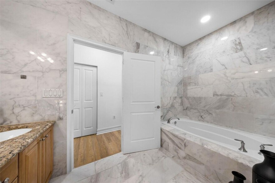 Building Photo - 2900 Hidden Harbour Ct