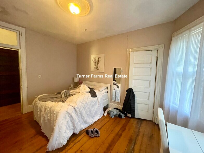 Building Photo - 803 Parker St