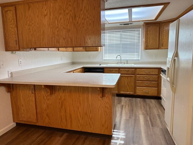 Building Photo - Mature dog considered. Nice home, convenient location off Placer & Wisconsin, Rdg.
