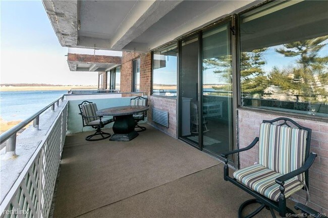 Building Photo - 1 br, 1 bath - 1460 Elm St