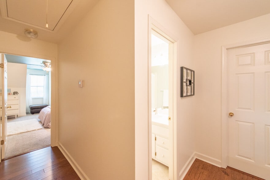 Building Photo - 15 Lorian Dr