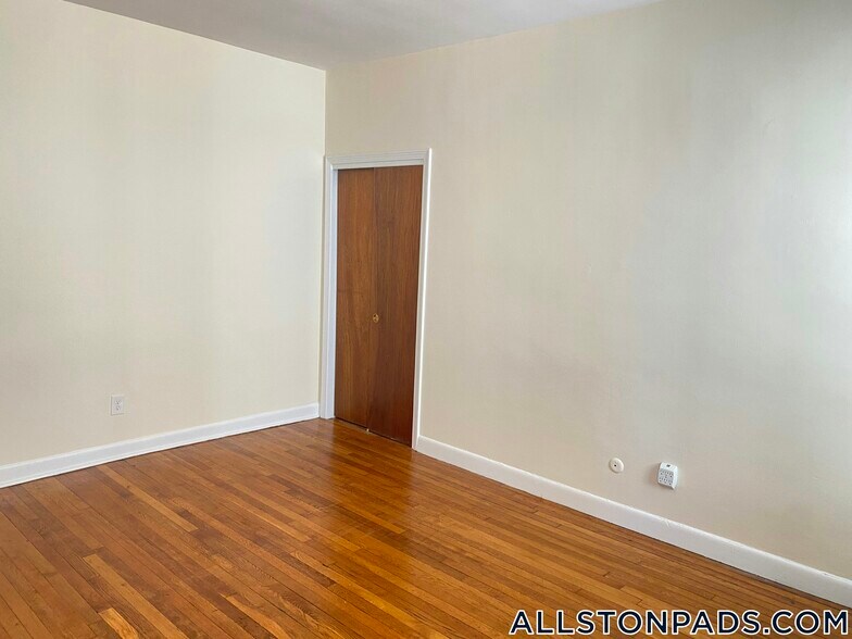 Building Photo - 64 Brighton Ave