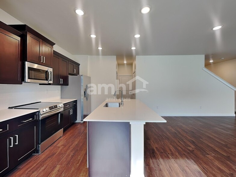 Building Photo - 1496 N Garnet Creek Ave