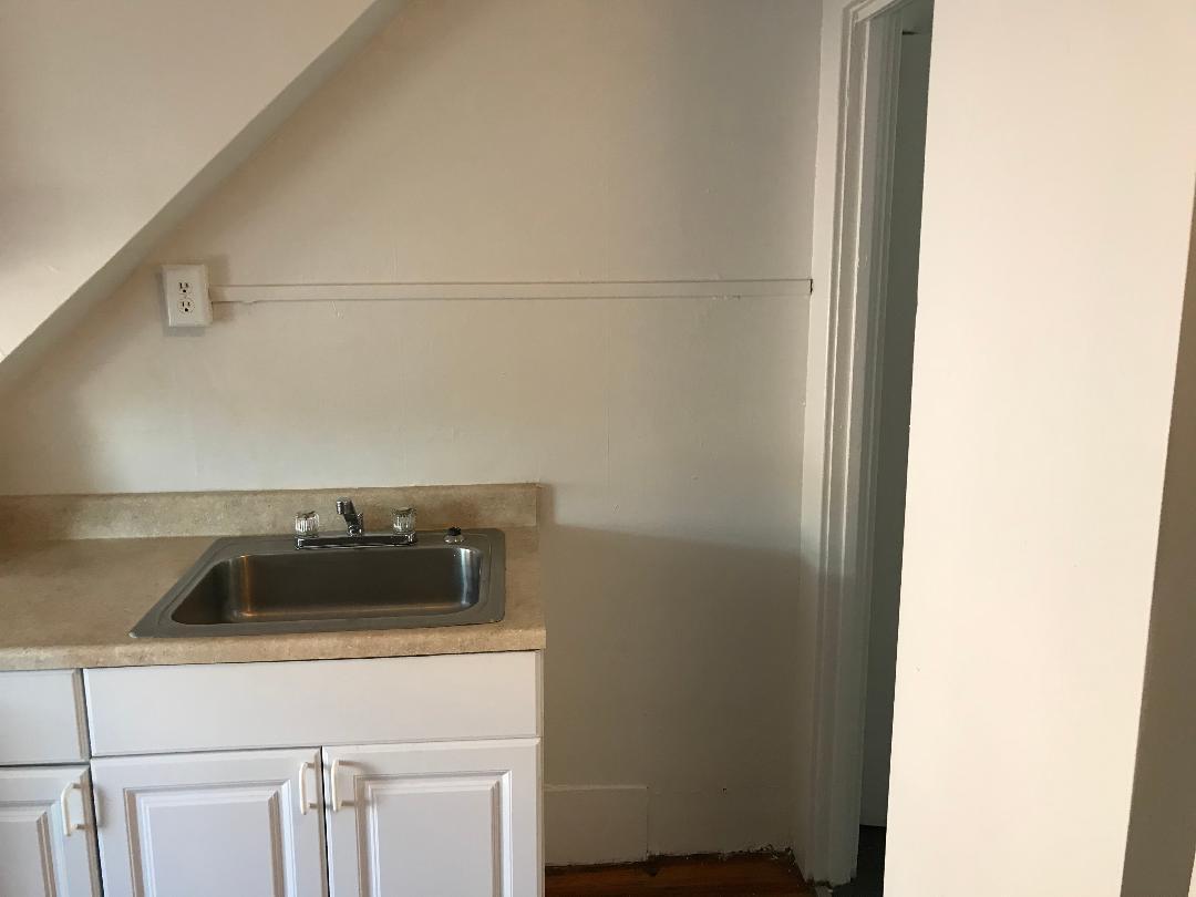 Building Photo - 104 Gayley St