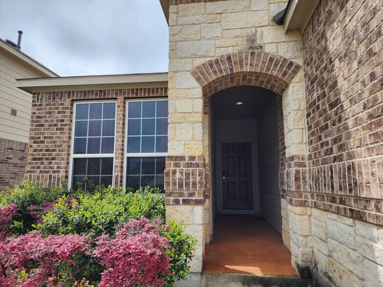 Building Photo - 27423 Paraiso Sands