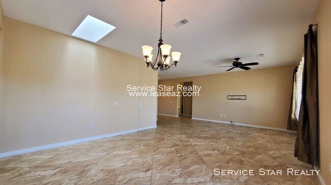 Building Photo - Sun City West - 2 bed with Den!