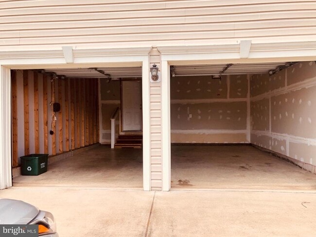 Building Photo - 33 Glen Oak Rd