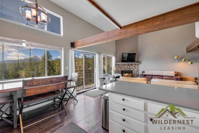 Building Photo - Buffalo Ridge - Spacious unit with Wifi, Covered Parking & Clubhouse