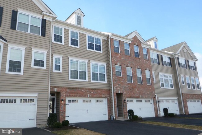 Building Photo - 326 W Hamlin Ave