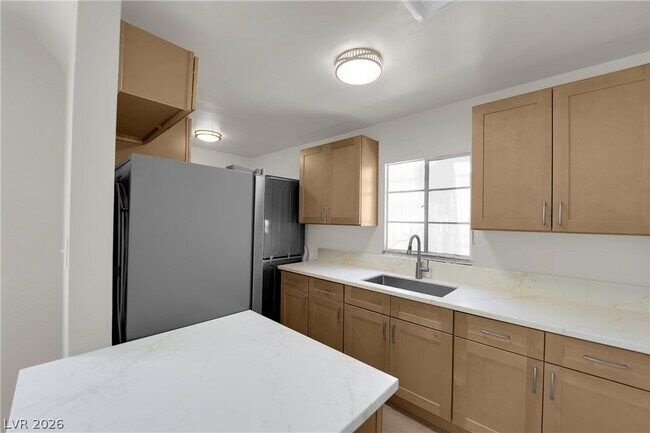 Building Photo - 433 N 10th St