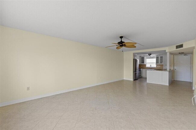 Building Photo - 4775 Cove Cir
