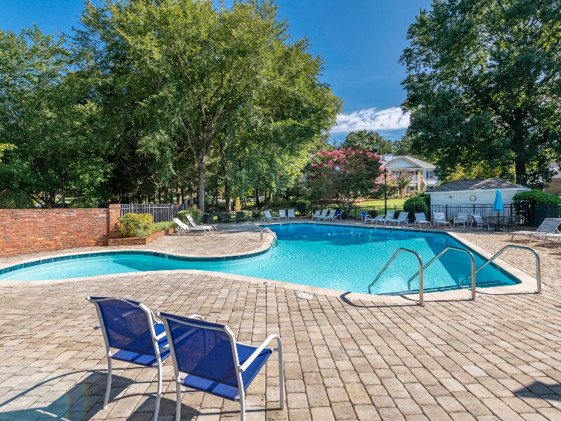 Building Photo - 8340 Meadow Lakes Dr