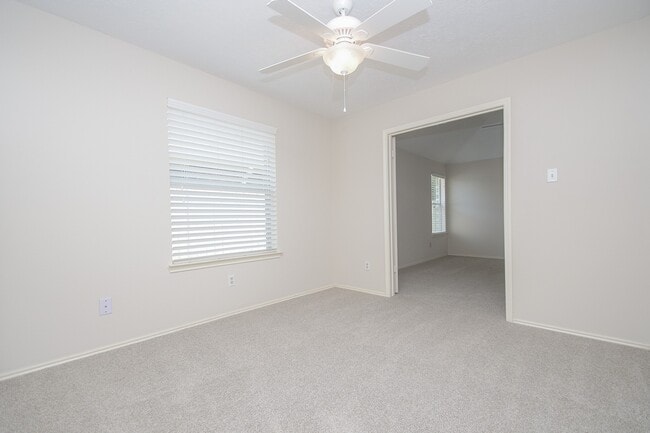 Building Photo - 2406 Old Dixie Dr