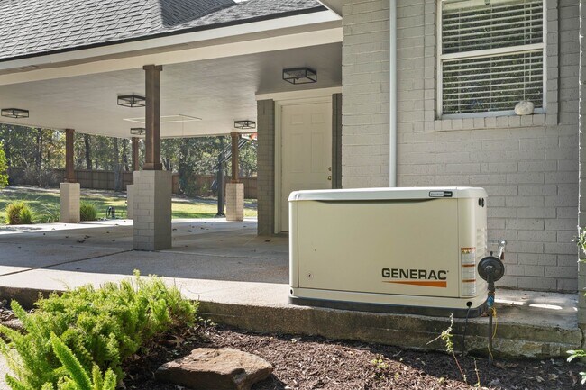 Building Photo - 11085 Jake Pearson Rd