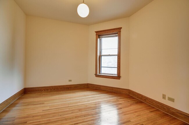Building Photo - 849 W Grace St