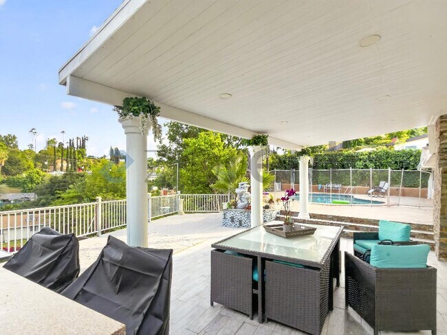 Building Photo - 20520 Rhoda St