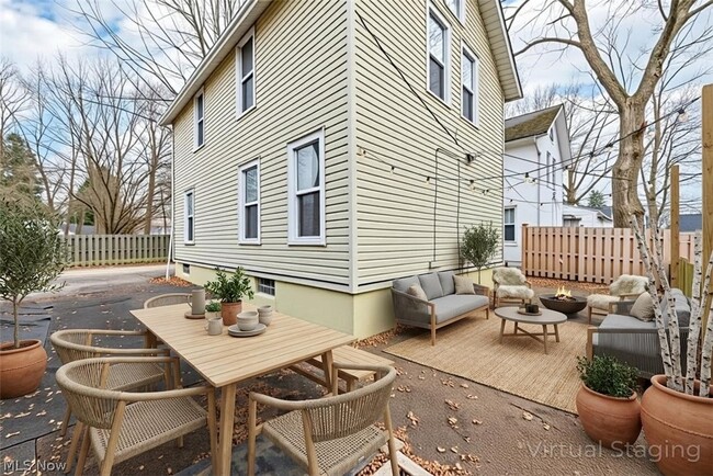 Building Photo - 37948 Barnes Ct