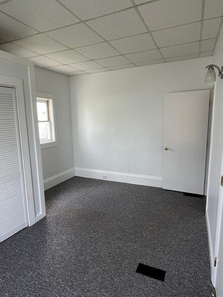 Building Photo - 38 6th St