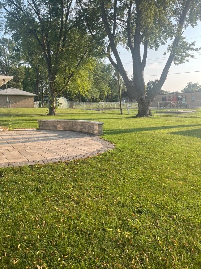Building Photo - 532 Riley Dr