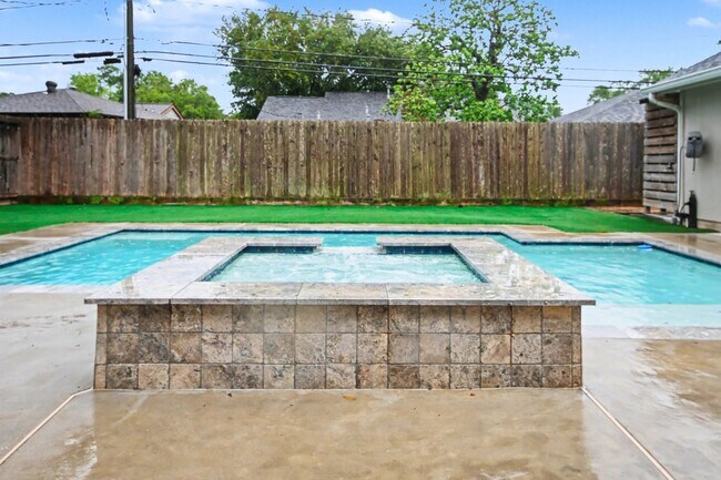 Building Photo - 522 Crestwood Dr