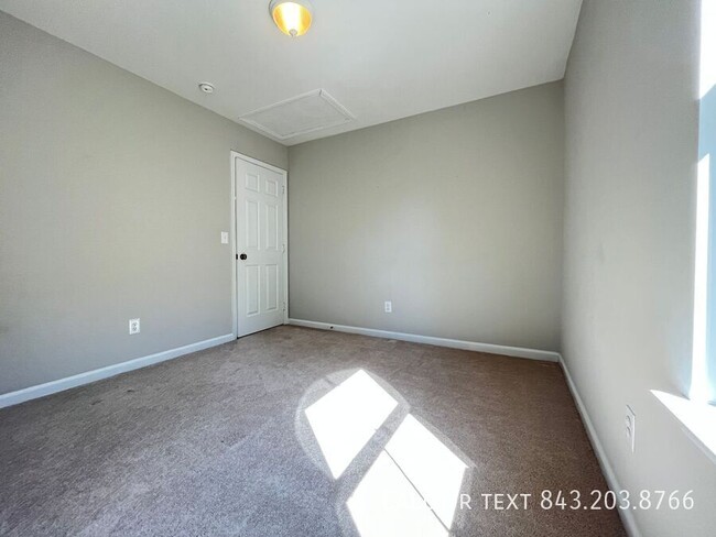 Building Photo - 214 Recess Dr