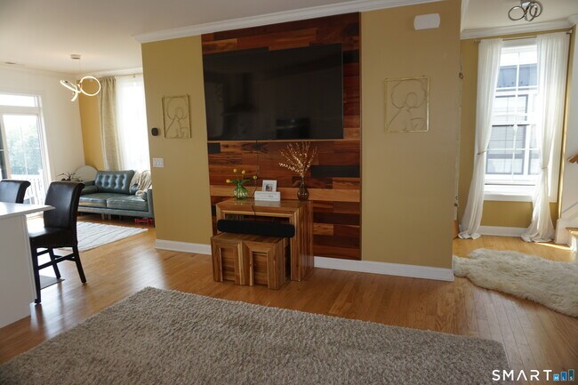 Building Photo - 127 Brentwood Cir