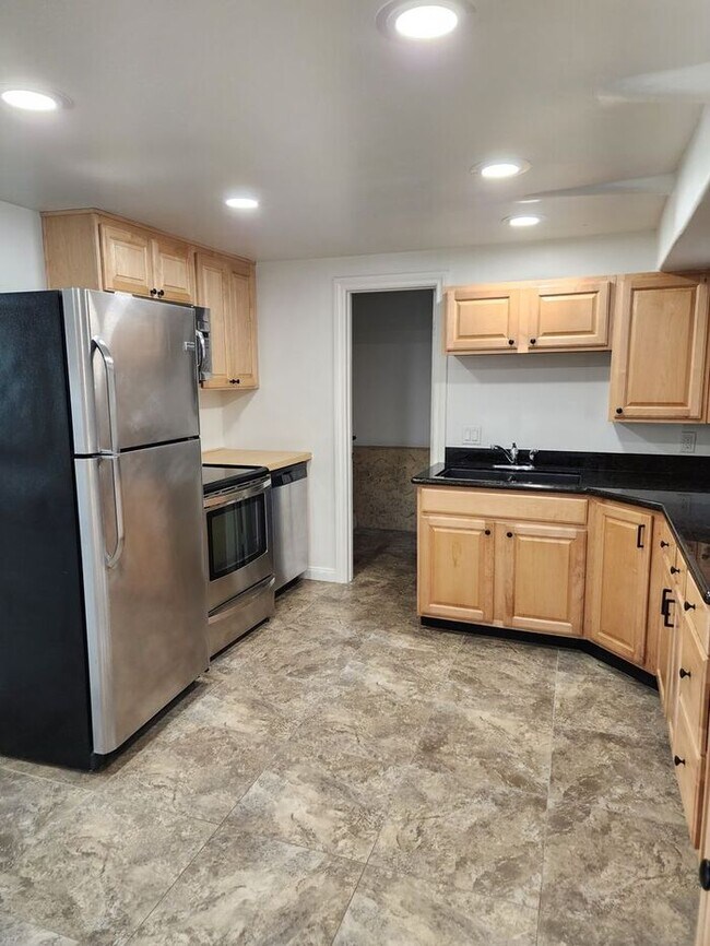 Building Photo - Imperial Beach, Spacious 1BR/1BA Unit only 1 Block from the beach!