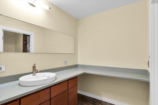 Building Photo - 3,400 SQFT CONDO IN DOWNTOWN CHAMPAIGN W/ ...