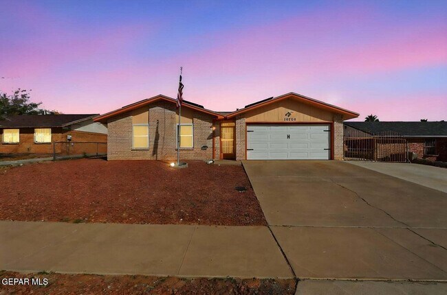 Building Photo - 10720 Sugarland Dr