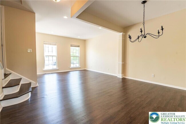 Building Photo - 8475 Putnam Ct