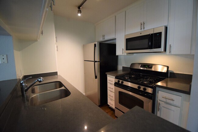 Interior Photo - 11030