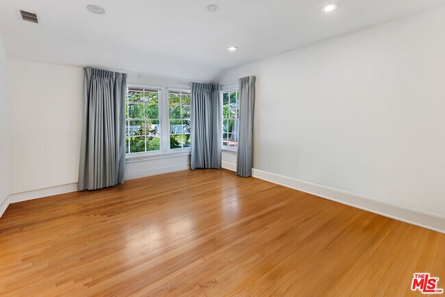 Building Photo - 797 Amalfi Dr