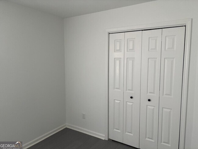 Building Photo - 300 Harcourt Pl
